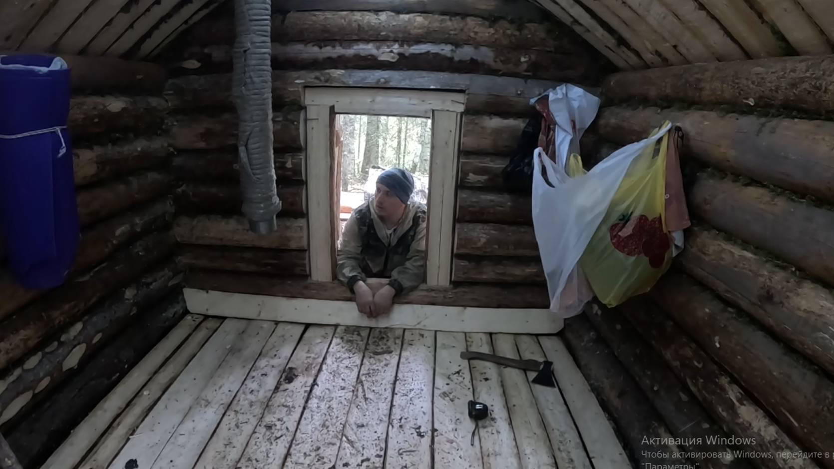 Строительство промысловой избы! Настелил пол! Европлинтус в избушке... смотреть онлайн