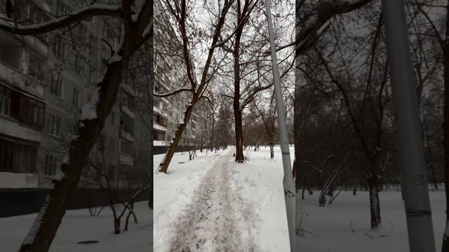 Территория двора. Москва, Донбасская ул., 6 смотреть онлайн