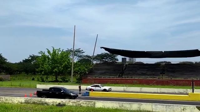 1984 Toyota Celica GTS vs Toyota Hilux. 07/16 /2022 смотреть онлайн