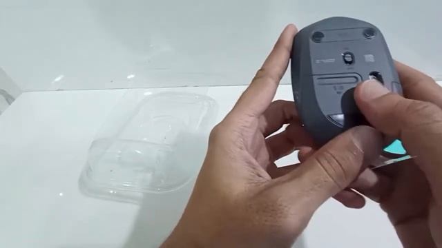 Unboxing and Review Logitech M171 Wireless Mouse || Logitech Wireless Mouse смотреть онлайн