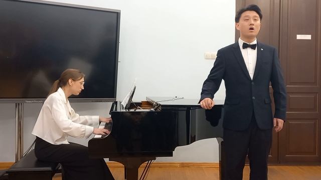 Бай Дунлян, ''Слушай дождь'' -поёт Вэньхао Хуан, концертмейстер Софья Храмеева