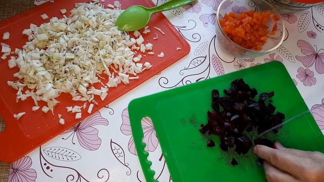 Вкусный экспромт рождается на кухне. Малосольный винегрет. смотреть онлайн