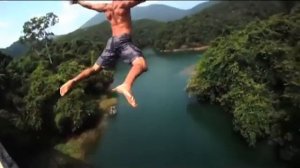 прикольные прыжки в воду