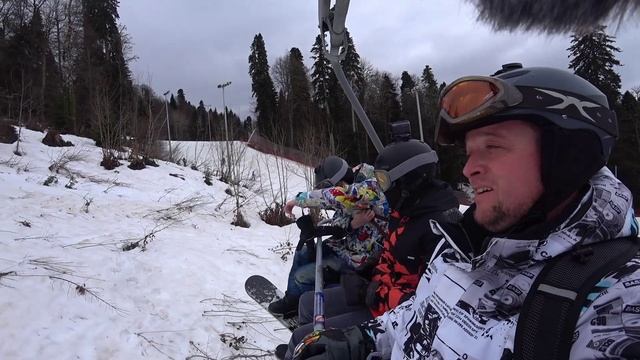 Вид с кресельного подъемника горнолыжки