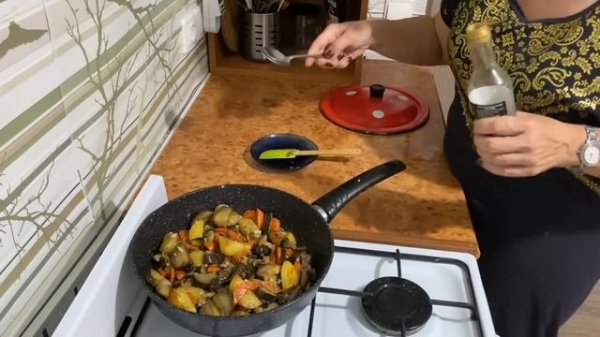 У мужа щи на обед, а мне есть нечего! пожарила себе овощное рагу, почему я продала свои дачи