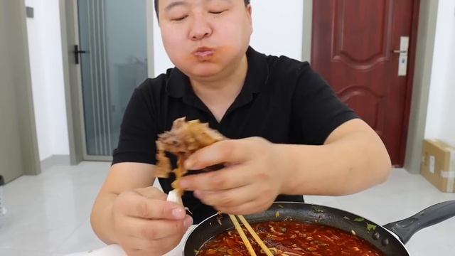 15斤牛排，阿强做“红烧牛排面”，软烂脱骨大口啃肉吸面超爽｜Mukbang｜吃肉表演【cram阿强】