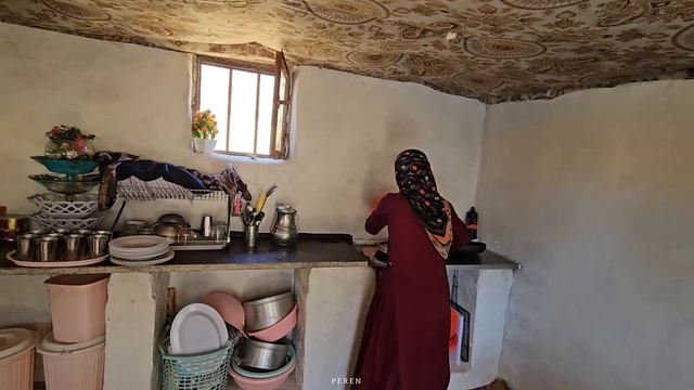 🏗Country house🧱🏠Tahmorth builds the roof of the warehouse by hiring a construction worker @peren466 смотреть онлайн