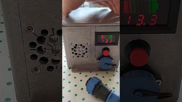 Аккумулятор литий Феррум на 12.0 вольт с системой охлаждения аккумуляторов и индикацией заряда. смотреть онлайн