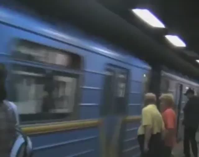 Линкрустовый вагон метро Е в Киевском метро смотреть онлайн