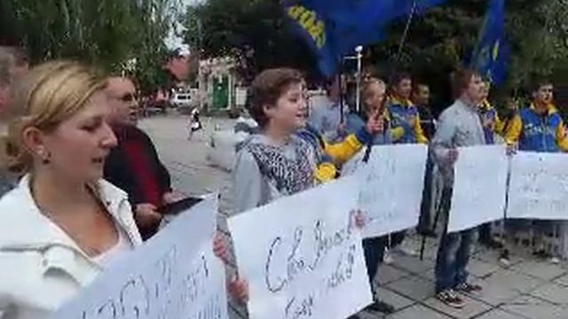 У Берегові не буде угорського гімну. Пікет "Свободи". смотреть онлайн