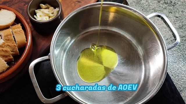 SOPA DE AJO O SOPA CASTELLANA. SOPA DE PAN. RECETA TRADICIONAL. SPANISH GARLIC SOUP. ЧЕСНОЧНЫЙ СУП. смотреть онлайн
