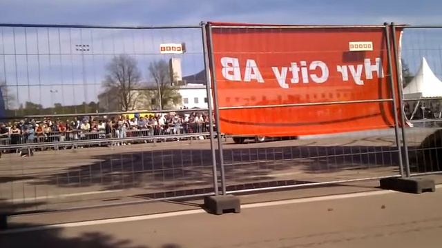 UFO, och en Chevrolet Impala som drar en BURN-OUT. смотреть онлайн