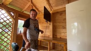 Продолжаем благоустраивать беседку / Вы видите не всю нашу жизнь / Дочь и папа 19 июня 2024 г.