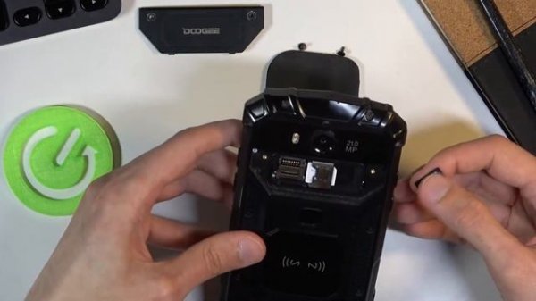 How to Put SIM and SD Card to DOOGEE S60 – Insert SIM and SD Card