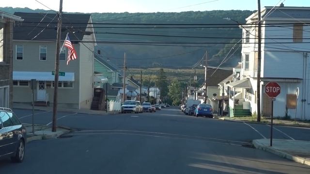 Пенсильвания. Депрессивные шахтерские городки с куполами православных церквей.