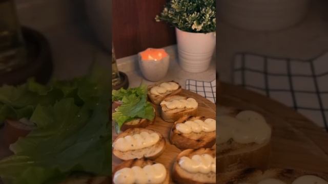 ВКУСНАЯ ЗАКУСКА БРУСКЕТТА «ЦЕЗАРЬ» смотреть онлайн