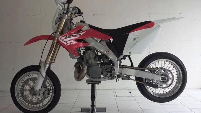 CR 500 AF Supermotard Driveby смотреть онлайн