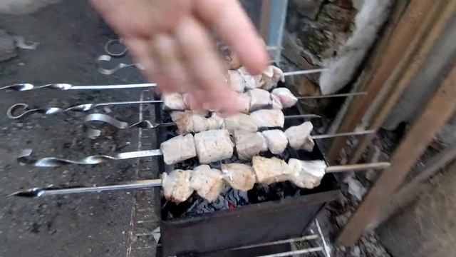 Гоша жарит мясо смотреть онлайн