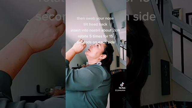 How to do the Roche SD Biosensor rapid antigen test with a throat + nasal swab sample. смотреть онлайн