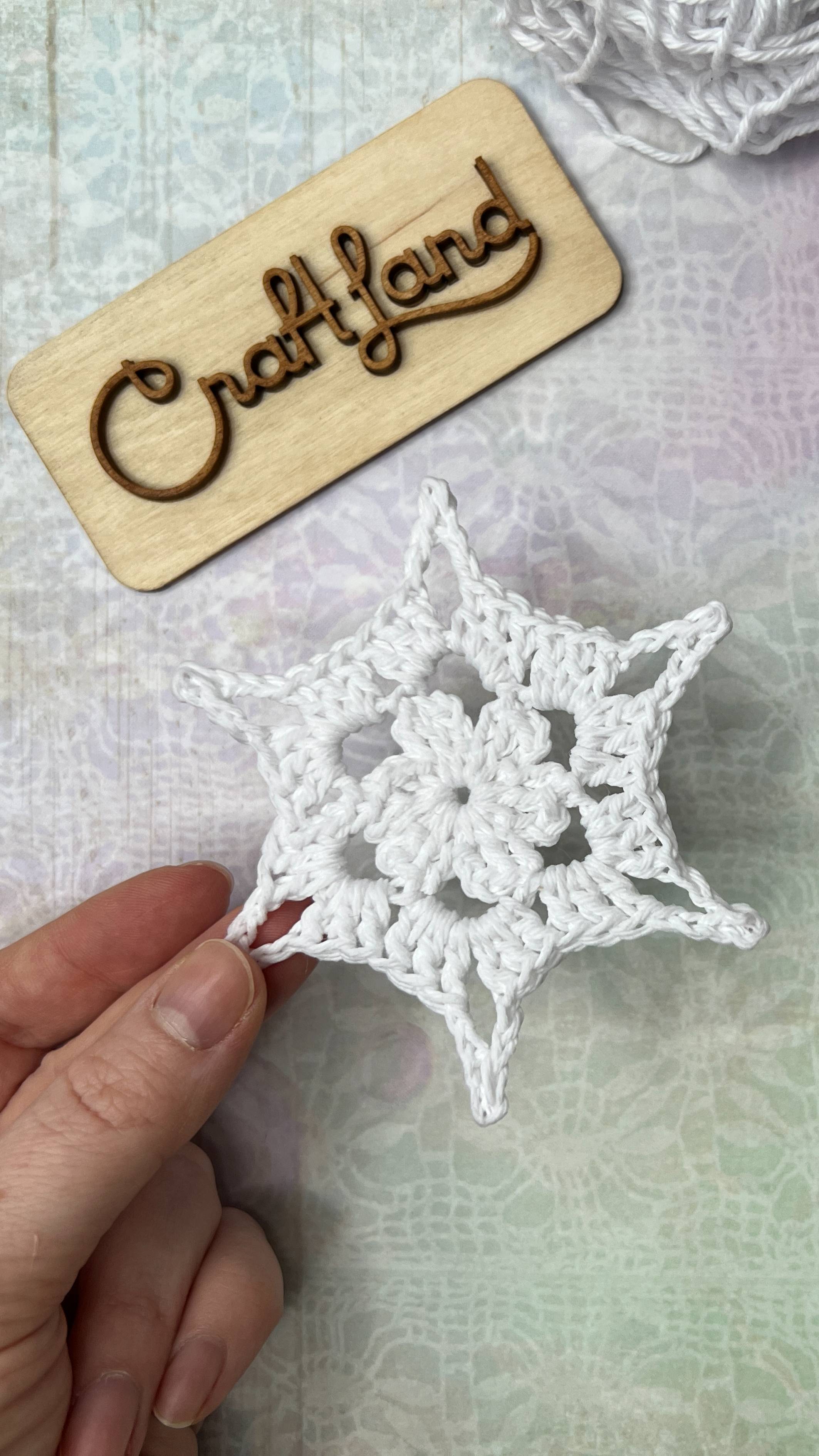 Как "накрахмалить" снежинки с помощью клея ПВА смотреть онлайн