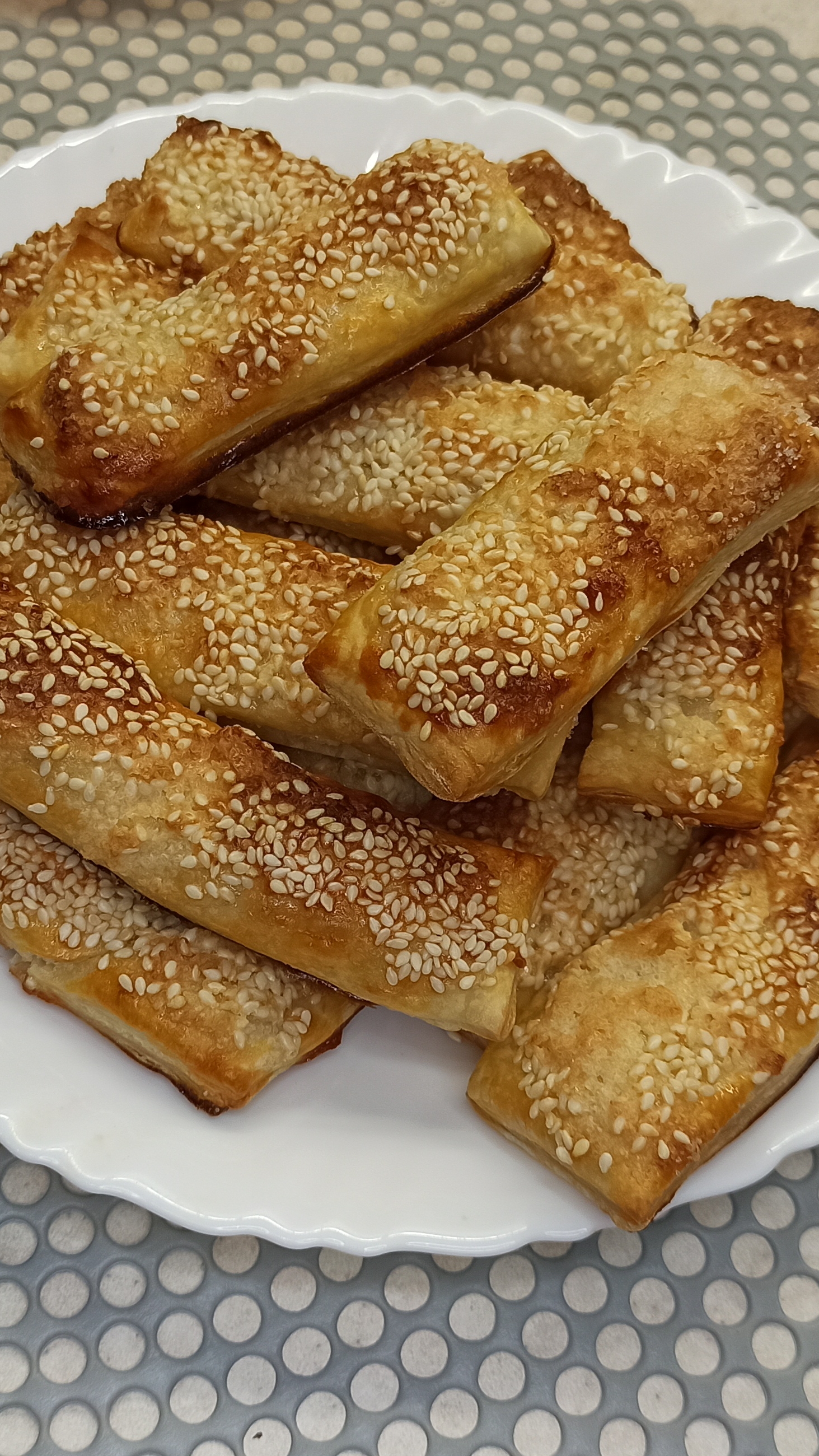 Хрустящие сладкие палочки с кунжутом #рецепты #выпечкакчаю смотреть онлайн