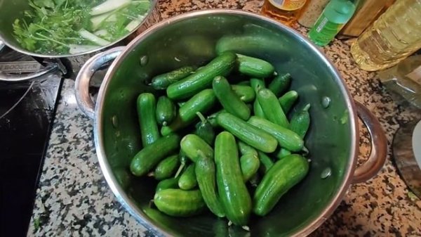 Слабосолёные огурчики по-испански