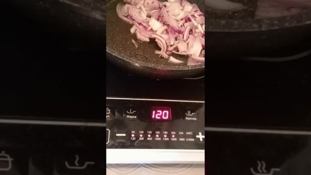 Тёплый салат с куриной печенью #рецепт смотреть онлайн