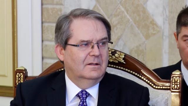 5 новых послов вручили свои Верительные грамоты С. Жээнбекову смотреть онлайн