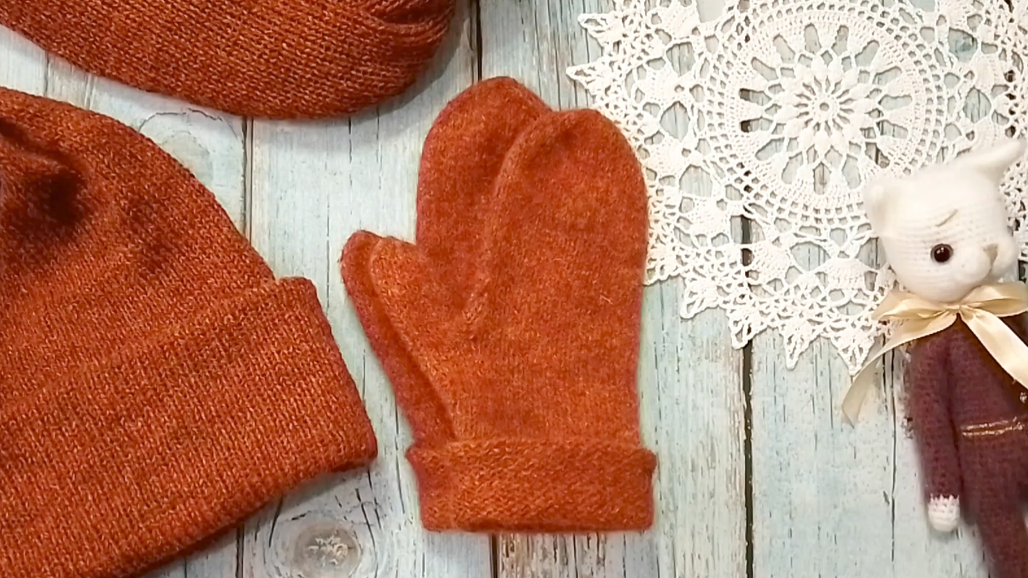 Связала комплект аксессуаров из Кауни. Кошечка крючком смотреть онлайн