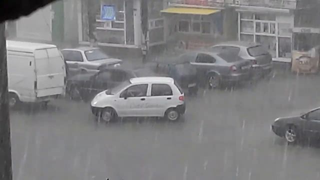 Град в Кишинёве 6 августа 2014. [06.08.2014] смотреть онлайн