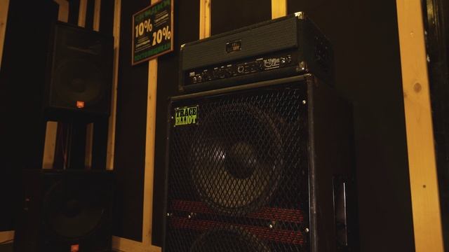 Комнта Yellow репетиционной базы Under The Ground смотреть онлайн