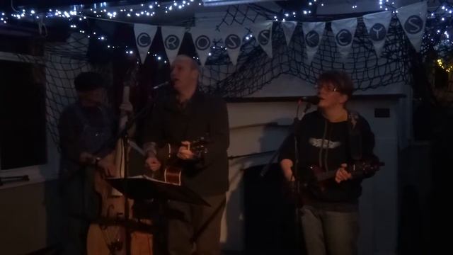 Bruce, Katie & Dave "Travelin' Light" live @ Cross Keys Gloucester UK смотреть онлайн