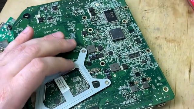 Простой ремонт Acer Aspire R3700 (Revo) - поиск и устранение КЗ смотреть онлайн