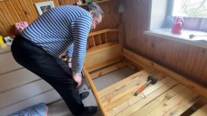 Любашкина теплица / Борис ремонтирует кровать, как всегда с юмором  17 мая 2024 г.