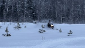 Снегоход AODES SNOWCROSS 1000 wt плывёт по снегу очень прост в управлении