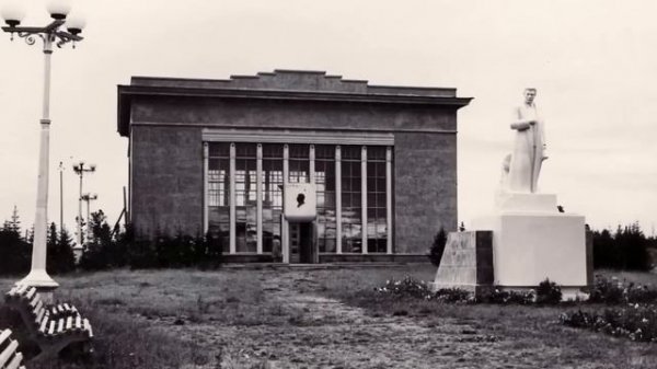 Обогнавший свое время проект или памятник культу Сталина