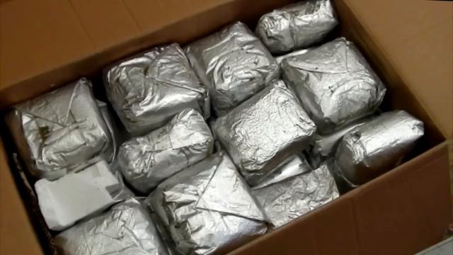 Убирая могилу мужа, она увидела яму в земле. Заглянув туда, она испытала большой шок! смотреть онлайн