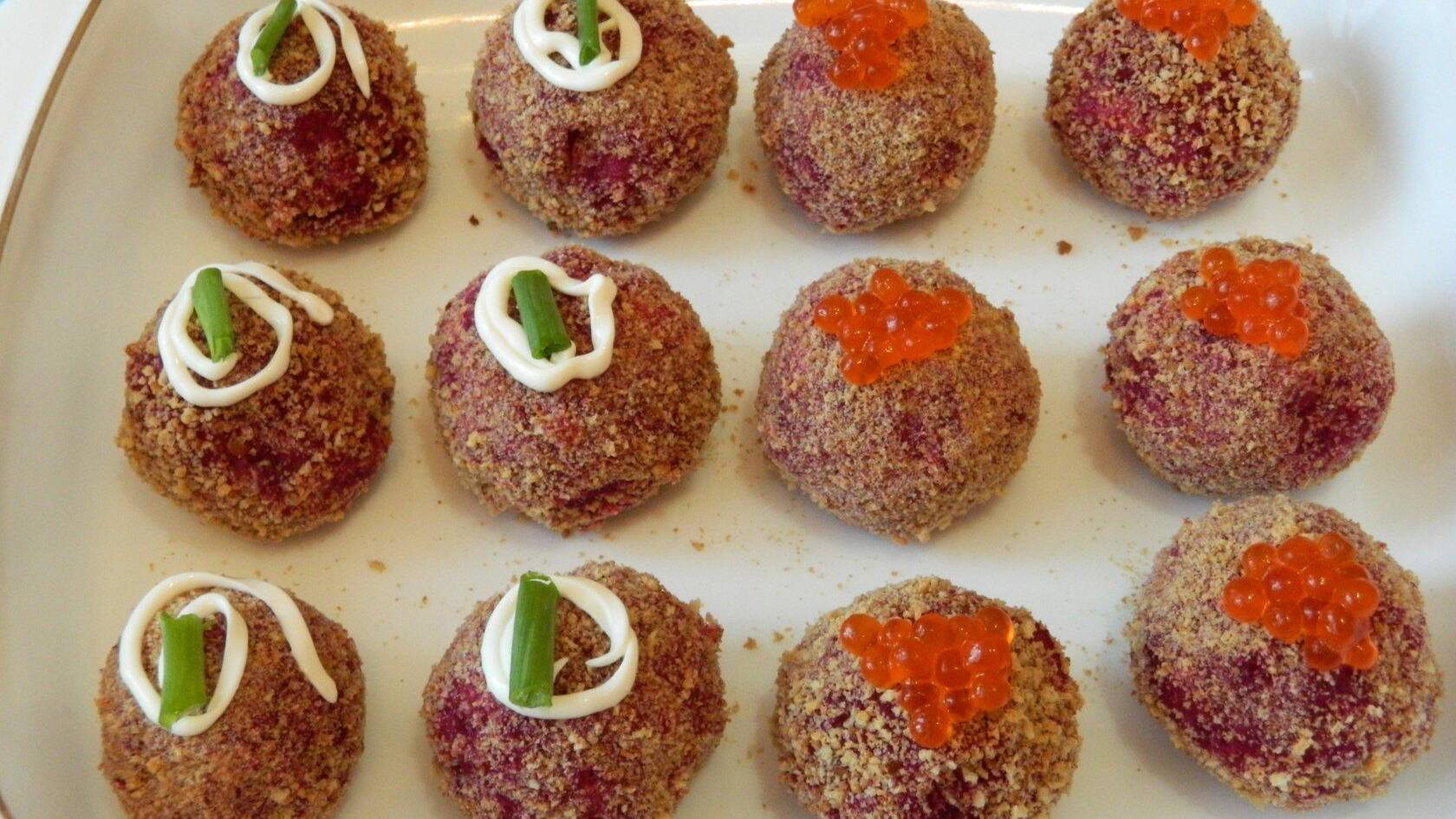 ОБАЛДЕННЫЕ ШАРИКИ С РЫБОЙ ЗАКУСКА НА НОВОГОДНИЙ СТОЛ смотреть онлайн