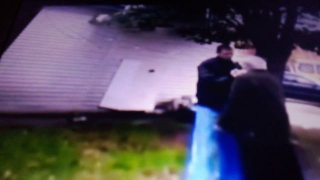 Взрослый парень заступился за дедулю.