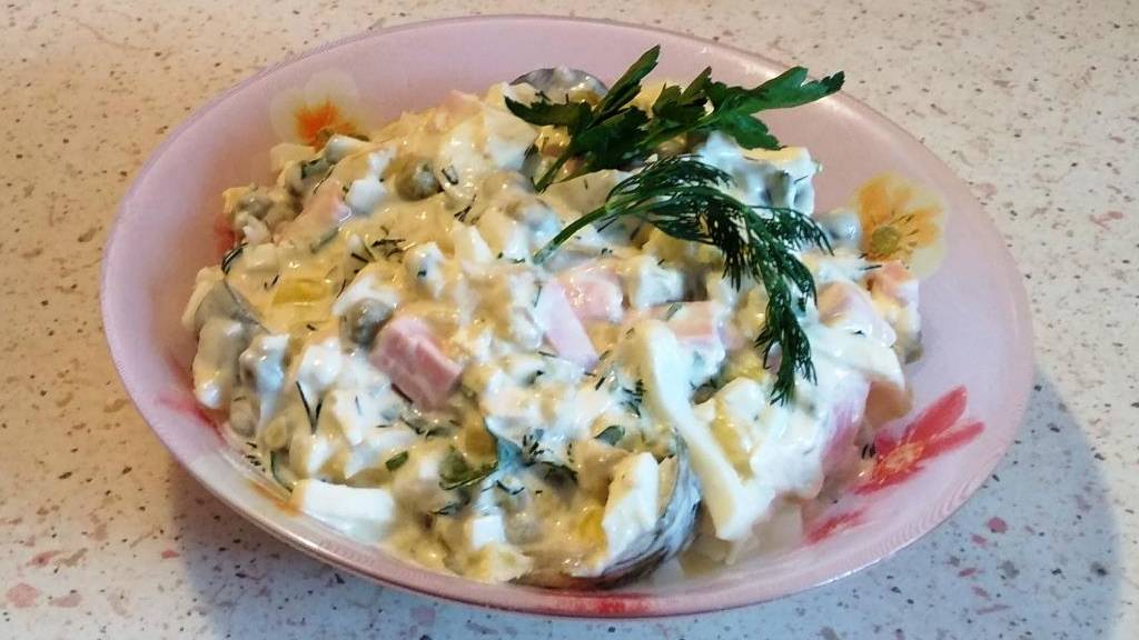 Салат Оливье, мой самый любимый и простой рецепт. Тестирую овощерезку. смотреть онлайн