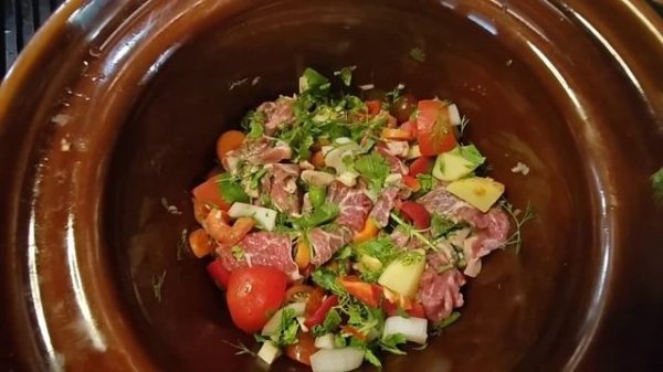 Говядина с овощами в медленноварке