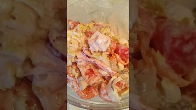 Лёгкий салат с курицей и овощами #лёгкийсалат #салатскурицей смотреть онлайн