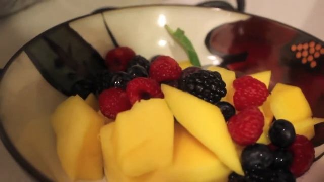Mint Infused Merry Berry Smoothie смотреть онлайн