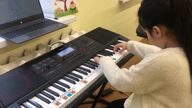 Soft Mozart. Хроматическая гамма двумя руками в 2 октавы смотреть онлайн