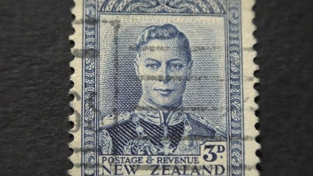Postage stamp. New Zealand. Postage & Revenue. Price 3 d. смотреть онлайн