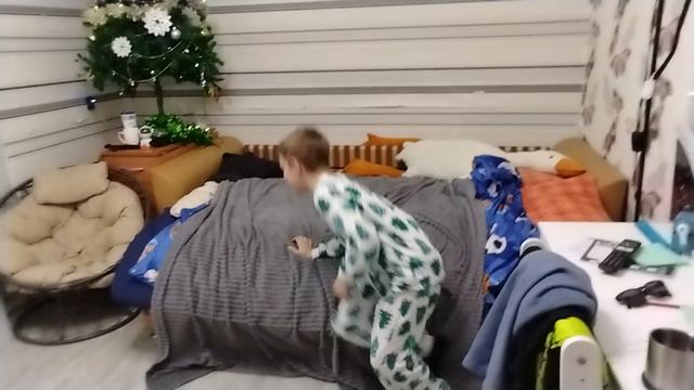 Сальто на диване смотреть онлайн