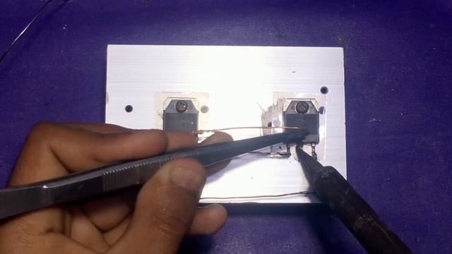 Simple 12V to 220V Inverter With Only Two Transistors 😱🔥 | Make at Home смотреть онлайн