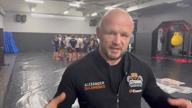 Александр Шлеменко пришел в родную школу «Шторм» после победы. смотреть онлайн