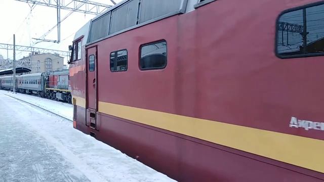 Электровоз ЧС2Т-986 на Московском вокзале смотреть онлайн