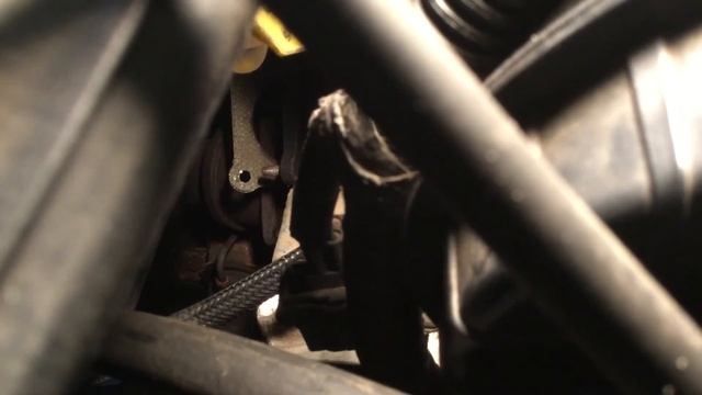 2004 Dodge Neon SRT-4 engine plate removal (part 1) смотреть онлайн